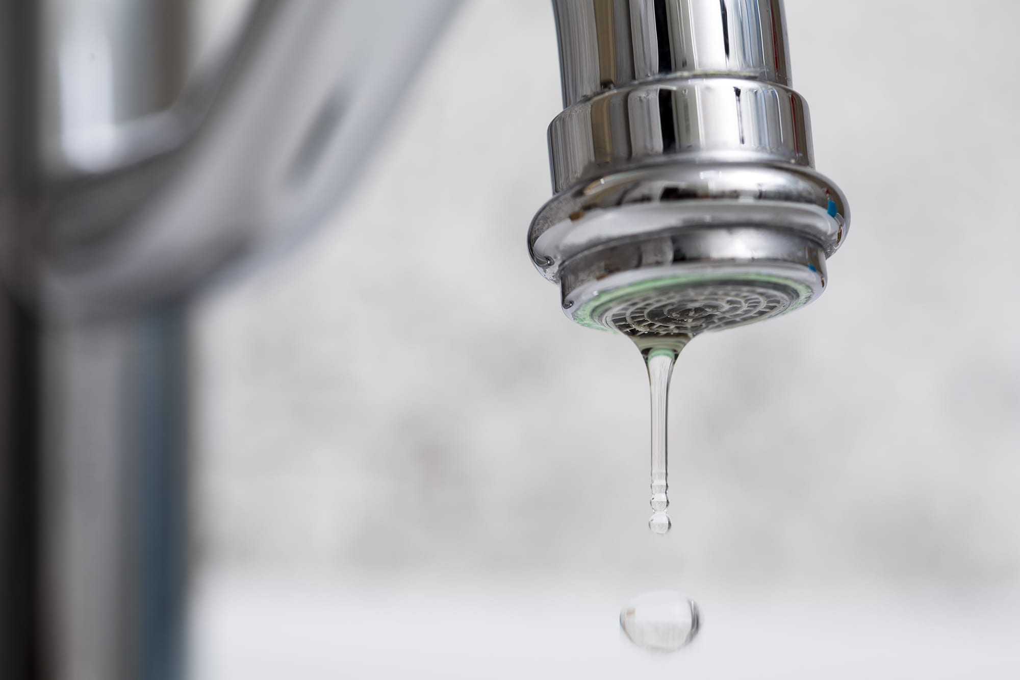 my kitchen sink faucet drips